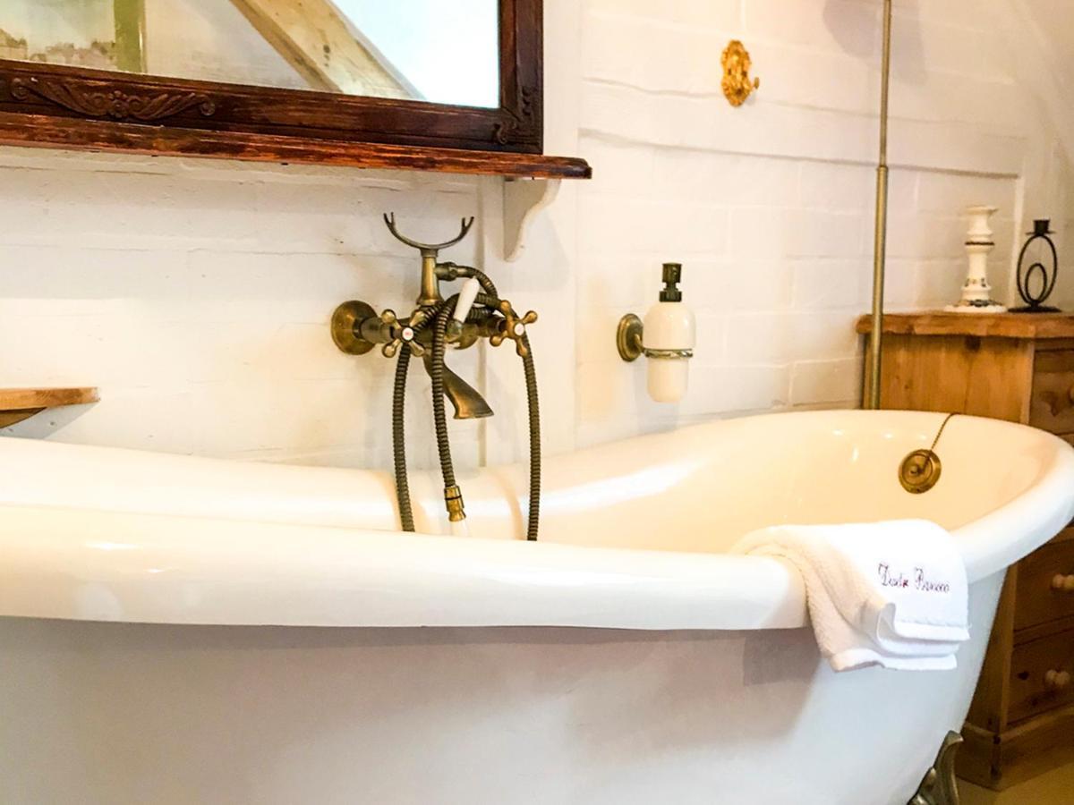 Dwor Barocco Farm stay *
